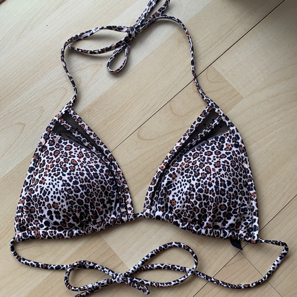 Victoria’s Secret Triangle Bikini Top- Cheetah print (M)
